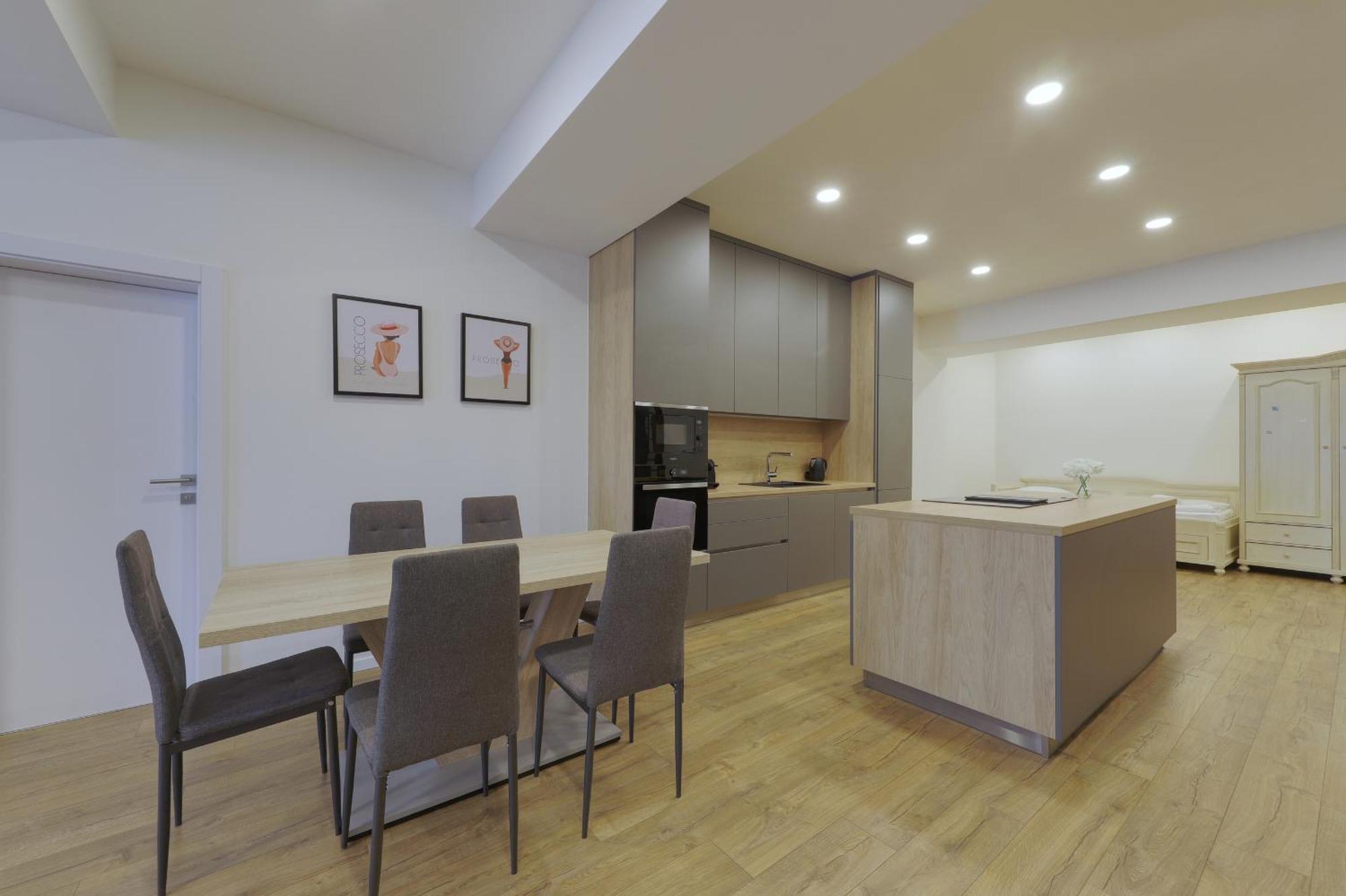 Shone Apartment Old Town 2 Bedroom 브라티슬라바 외부 사진
