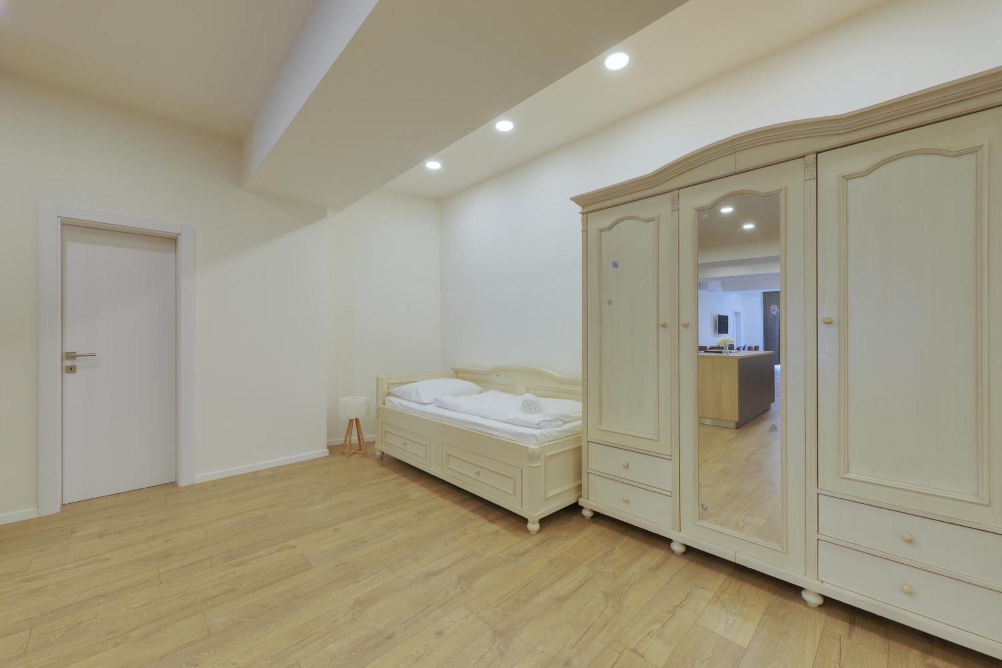 Shone Apartment Old Town 2 Bedroom 브라티슬라바 외부 사진